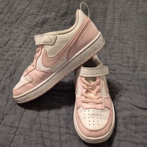 Nike Kids Sneakers in Pink and White